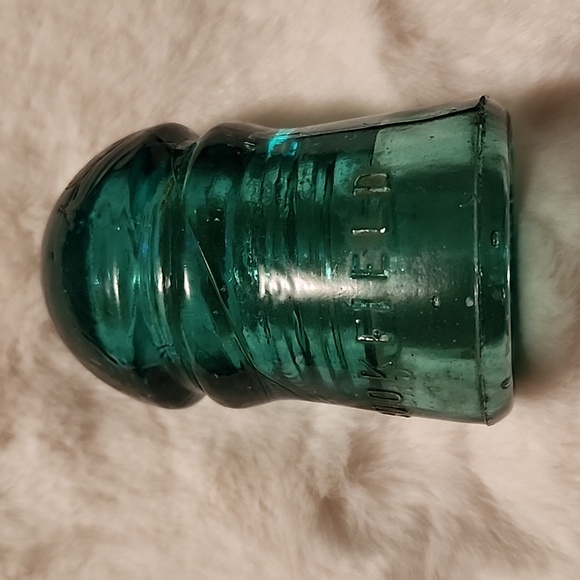 VINTAGE SWIRLED BROOKFIELD HOOPSKIRT GLASS INSULATOR GREEN AQUA. - Picture 3 of 6